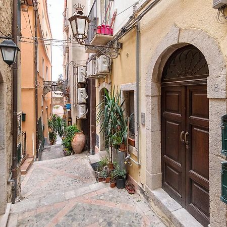 Elegant Apartment In Taormina Exterior photo